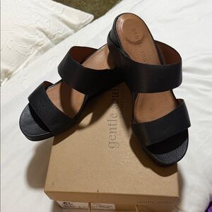 Gentle Souls Women's Black Leather Sandals